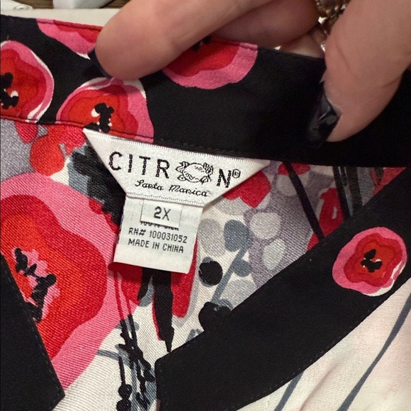 Citron Santa Monica Silk Red and Lilac Gray Floral Print Button Front 2X - Picture 2 of 11